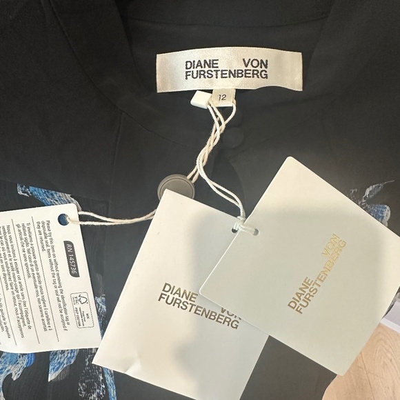 NWT - DVF black semi-sheer chiffon blouse with blue orchid print - Size 12 - Picture 4 of 11